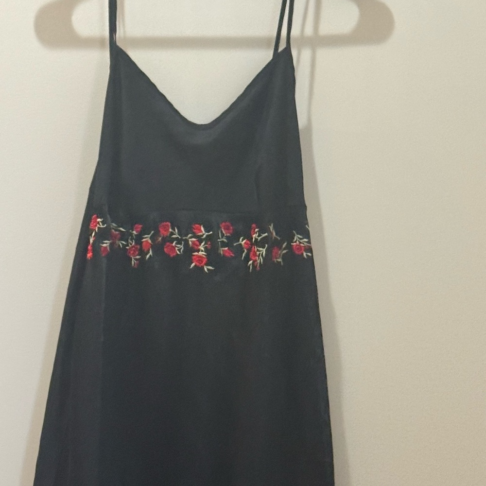Delicates Elegant Black Dress with Red Floral Embroidery